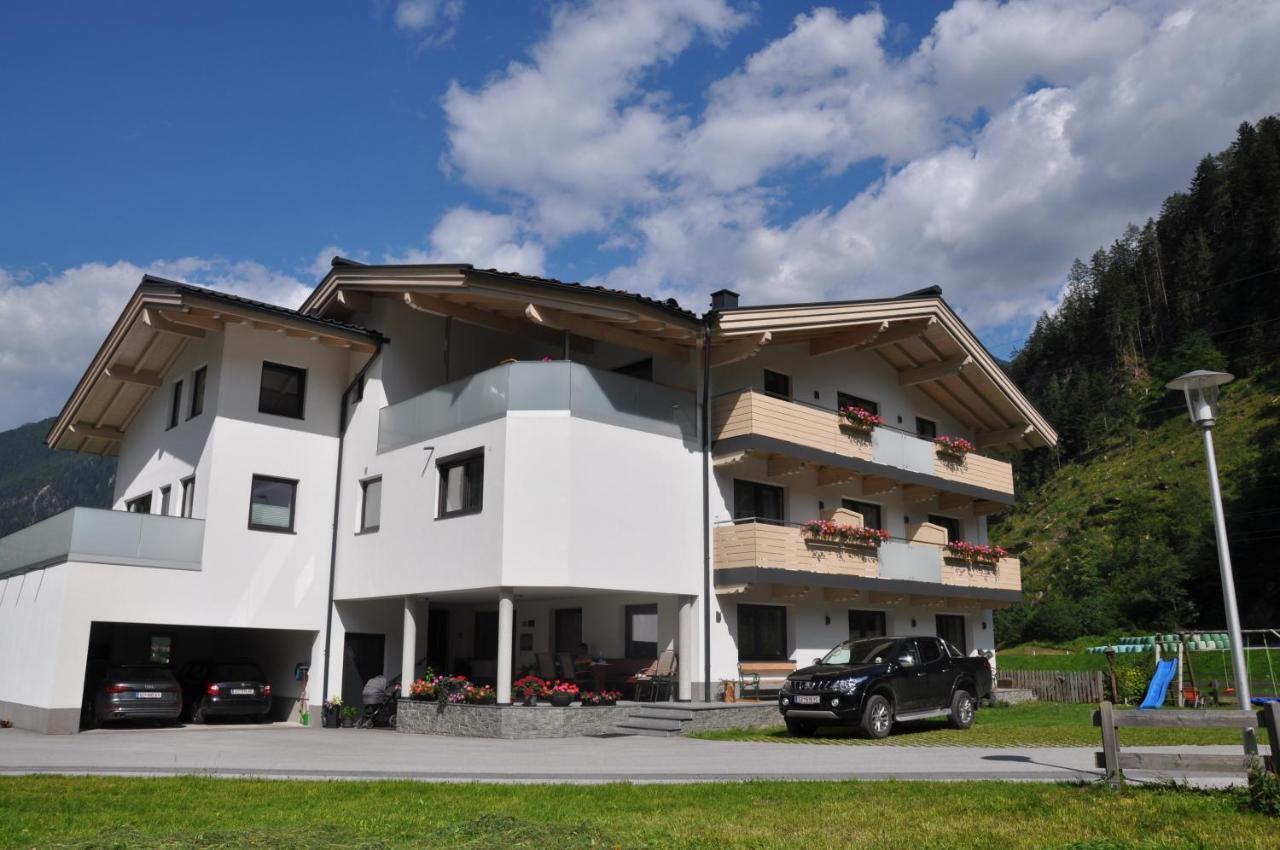 Gaestehaus Holaus Mayrhofen Exterior photo